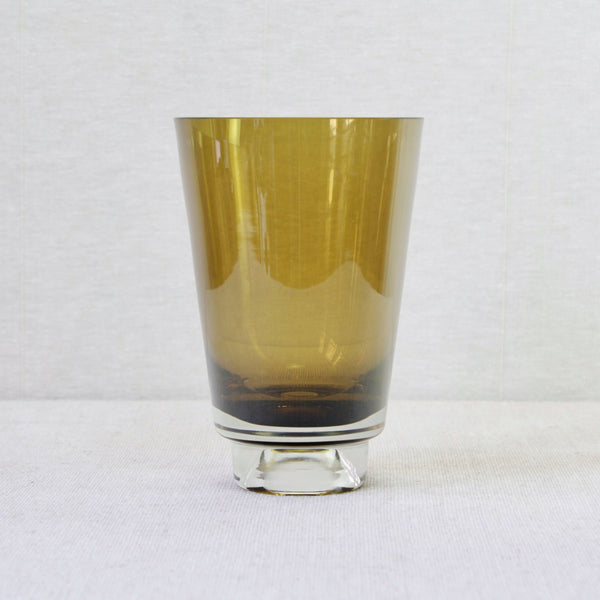 Tall KF 268 conical glass vase with a gradient colour from amber yellow to ochre brown. Design by Kaj Franck for Nuutajärvi Notsjö. 