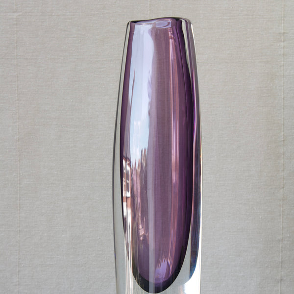 A large purple vase designed by Gunnar Nylund and handmade using the Sommerso technique