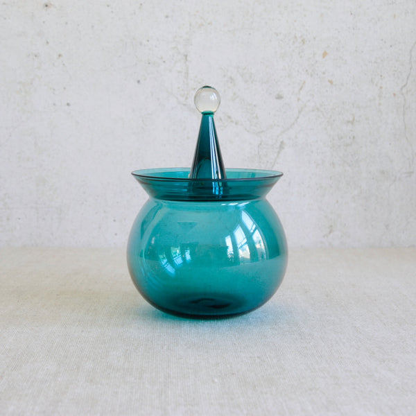 Collectible Harlekiini lidded glass bowl designed by Nanny Still, part of her influential 1950s Finnish Modernist series.