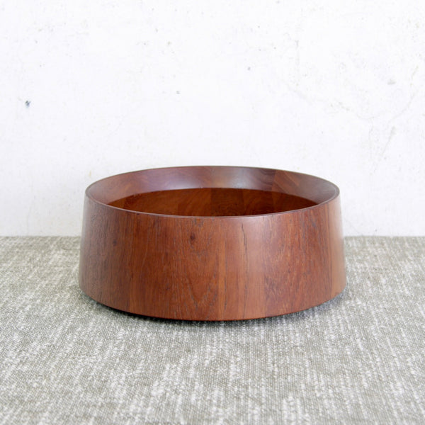 Top down shot vintage Jens Quistgaard teak salad bowl for Dansk Designs. A timeless Danish modern classic, ideal for serving or display.