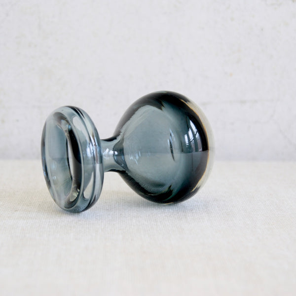 Nanny Still Riihimäki Pörriäinen vase photographed in striking steel-blue glass.