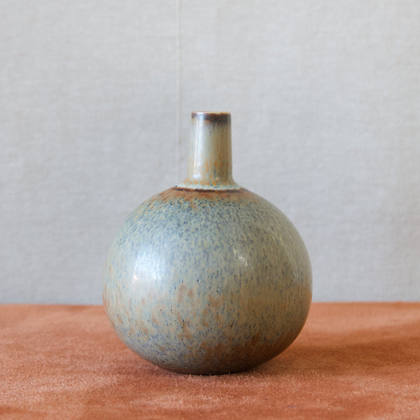 Mid Century Modern scandinavian design vase by Carl-Harry Stålhane, produced at Rorstrand in the 1950;s with a haresfur glaze