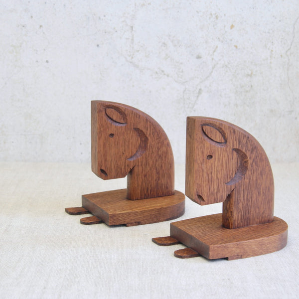 Sculptural vintage horse bookends carved from solid oak, British handmade design with strong mid-century character.