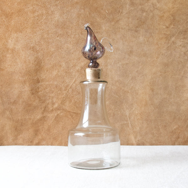 A clear decanter with bird shaped stopper (model KF 502/1502) designed by Kaj Franck. This design, available to buy from Art & Utility, was produced between 1957 and 1968. It won Milan's Gran Premio Internazionale Compasso d'Oro in 1957. 