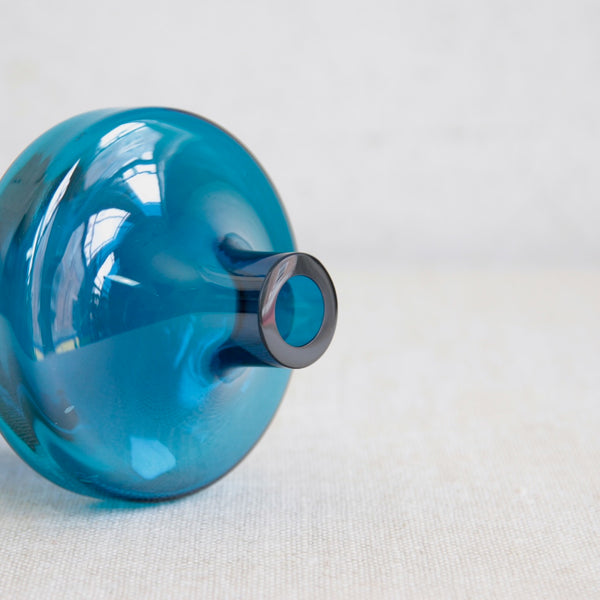 Mouth and rim of an elegant 1960s Katedraali vase by Helena Tynell, turquoise-blue Scandinavian art glass
