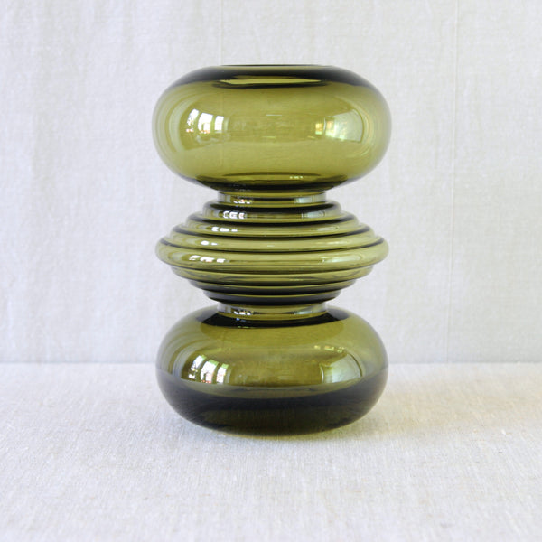 Nanny Still model 1443 Tiimalasi vase for Riihimäki Glassworks, designed in 1971 with a symmetrical form in deep olive green glass.