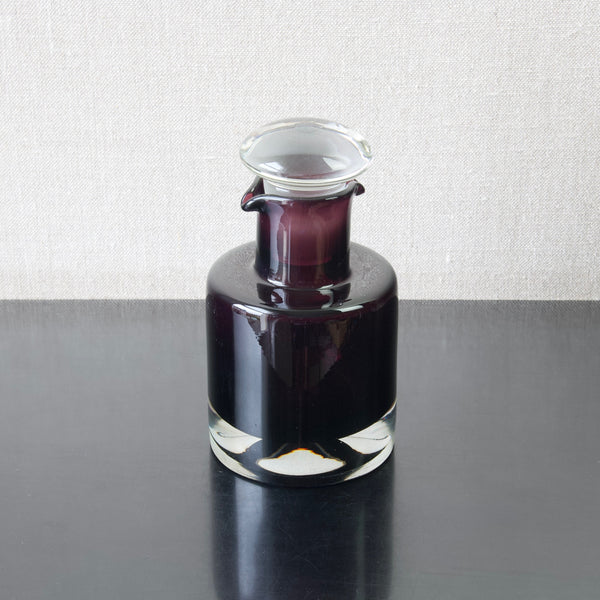 Nanny Still unknown decanter, 1960s, heavy cased deep purple glass in a style similar to 'Luxus' - Riihimaen Lasi Oy