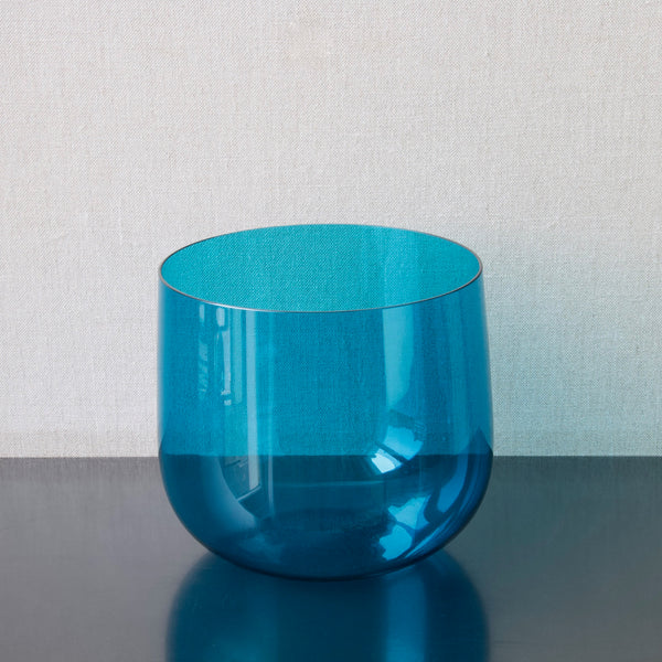 Vibrant blue glass serving bowl designed by Nanny Still, Riihimaki Finland, 1958, part of the Harlekiini Series. 