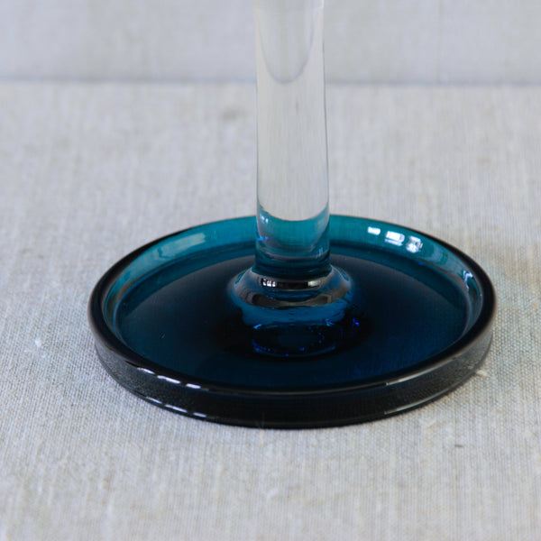Detail of a Nanny Still Harlekiini bowl for Riihimäki, showing the richly saturated turquoise colour of the foot.