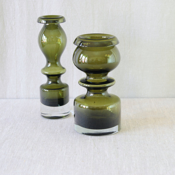 Two Nanny Still Pompadour vases with a boldly undulating profile, an expressive example of Finnish glass design from the 1960s. Olive green thick, heavy glass from Riihimäki.