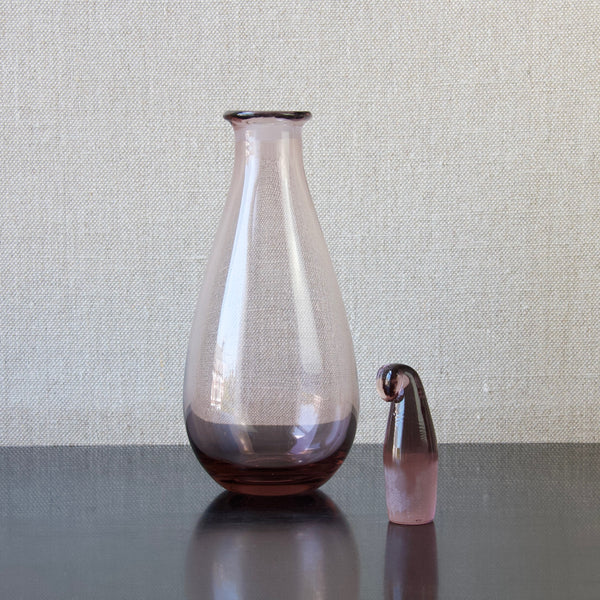 Nanny Still SV glass decanter in rare pink colourway, handmade at Riihimaen Lasi Oy, Finland