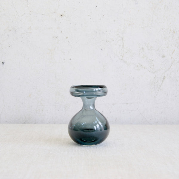Nanny Still Pörriäinen vase, Finnish modernist glass design from the 1960s