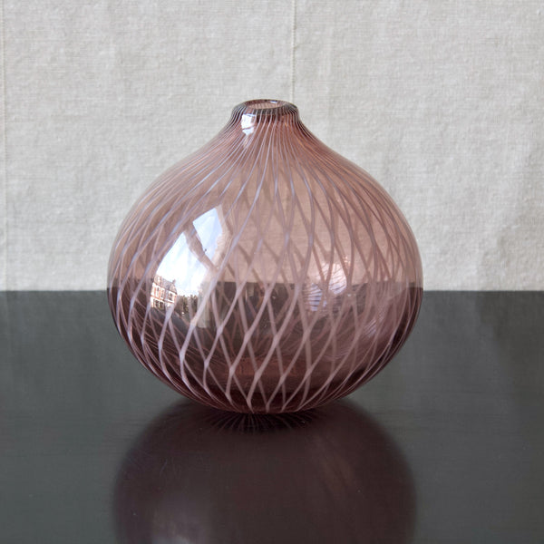 Nanny STill Tohveli pink filigree onion vase, and early design from Riihimaki, Finalnd