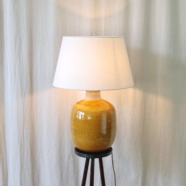 Sculptural Danish ceramic table lamp by Nils Kähler for HAK Kähler, Denmark, dating from the 1960s.