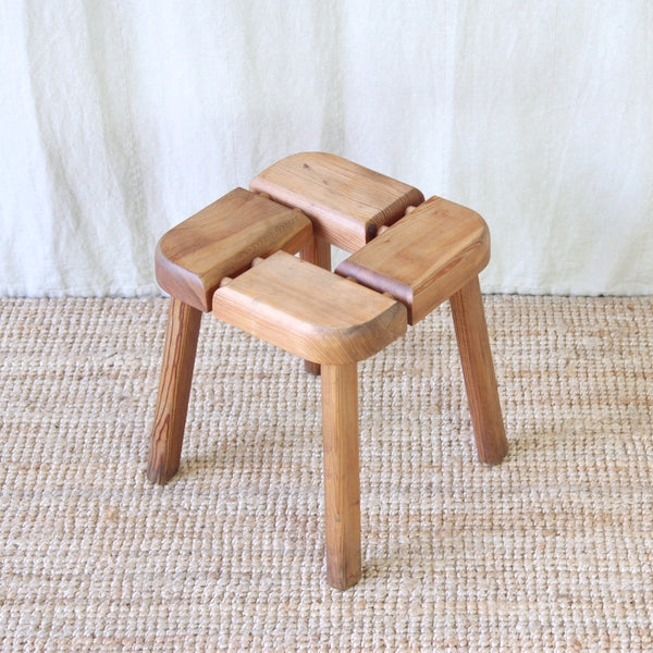 Top down view, Olof Ottelin stool for Finnsauna Lagerholm viewed from above, showing the four interlocking sections forming a graphic geometric pattern.