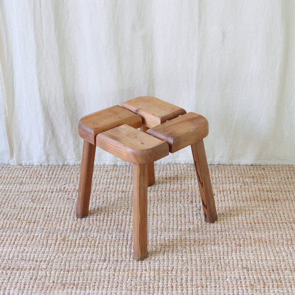 Top down view Olof Ottelin pine sauna stool by Finnsauna Lagerholm, a distinctive piece of Finnish Modern design from UK gallery Art & Utility.