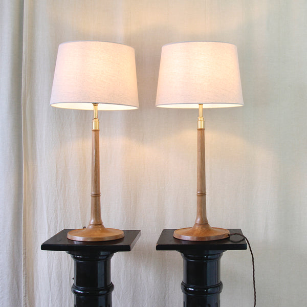 Pair of restored antique Esben Klint table lamps in oak and brass, Model 301/27 for Danish lighting manufacturer Le Klint.