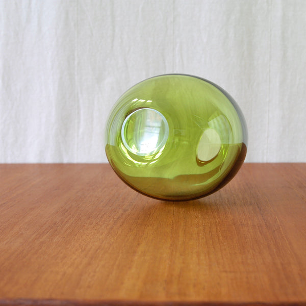 Per Lütken model 15470 vase in brilliant Majgrøn glass, a vibrant example of his 1955 Dråbevase design for Holmegaard.