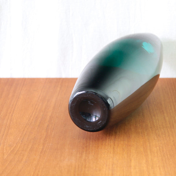 Signed base of Holmegaard Grønland model 17660 vase by Per Lütken, the largest of the series’ two elliptical vase designs.