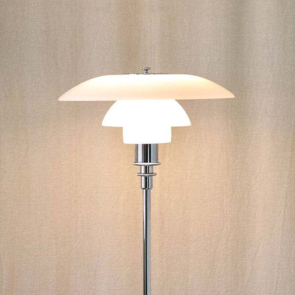 Illuminated warmly lit collectable 1970s Danish table lamp by Poul Henningsen for Louis Poulsen, featuring his influential glare-reducing three-shade system.