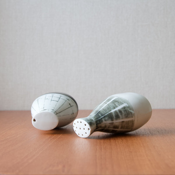 Enrich your tabletop with Susan Parkinson's pottery salt and pepper shakers, adorned with neoclassical columns, Modernist design with a tribute to classic British style such as Georgian design.
