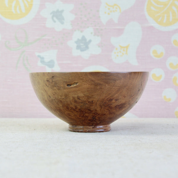 British studio craft bowl by Richard Raffan, hand turned from elm burr with richly patterned grain travelling across the entire surface.
