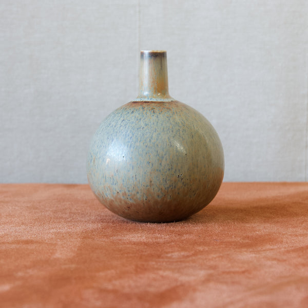 Carl-Harry Stålhane Modernist Scandinavian design vase with green haresfur glaze. The vase is in the shape of a ball and has the name "SAF"