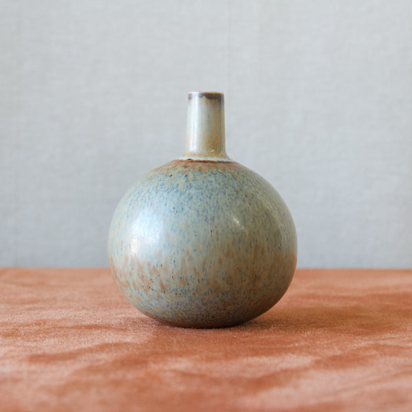 Rorstrand Sweden collectable vase available to buy in londion, designed by Carl-Harry Stålhane with a classic haresfur glaze