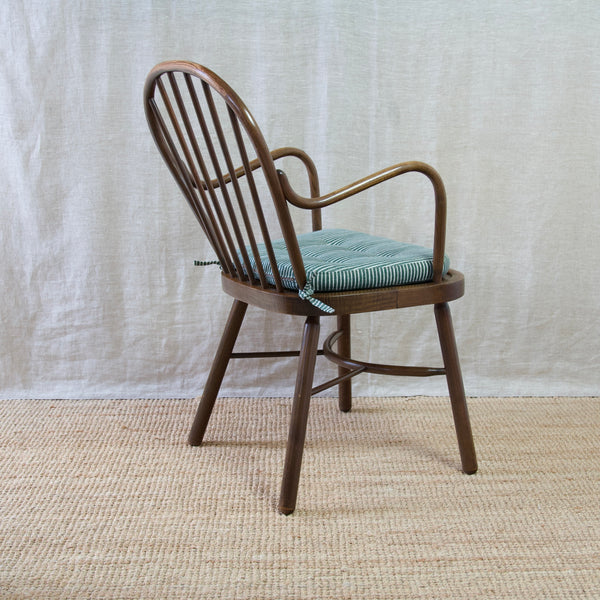 A vintage 1940s Eilersen Scandinavian Windsor chair, featuring a steam-bent wood seat for both style and comfort. Design inspired by Aage Herman Olsen for Fritz Hansen.