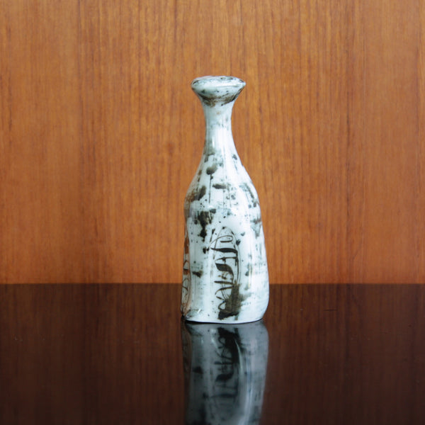 Elegant seated cat sculpture in porcelain by Susan Parkinson, collectible Modernist design.