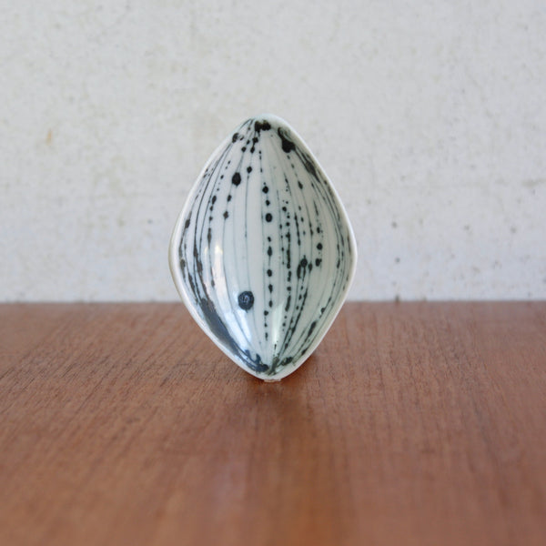 Collectible 1950s Susan Parkinson dish, organic Modernist form, rare post-war British design.