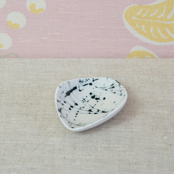 Susan Parkinson biomorphic dish, an example of mid-century British studio pottery