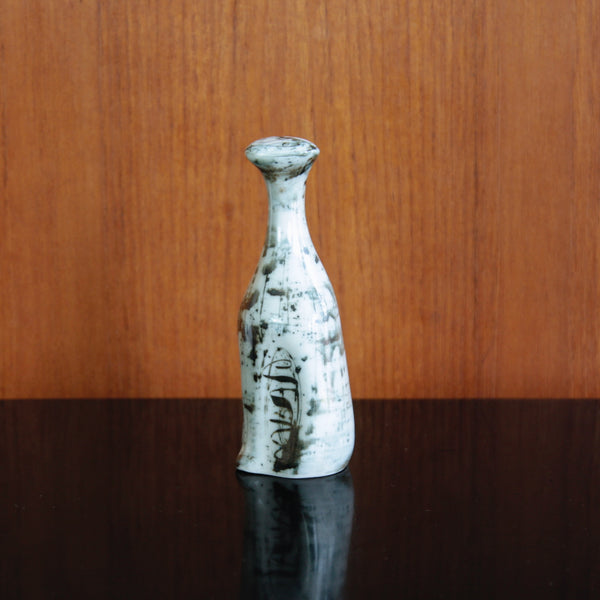 Slip-cast porcelain cat ornament, gloss-glaze finish, Susan Parkinson, British studio pottery.