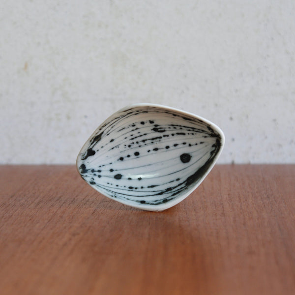 Hand-painted Postwar British Modernist dish, Susan Parkinson, 1950s.