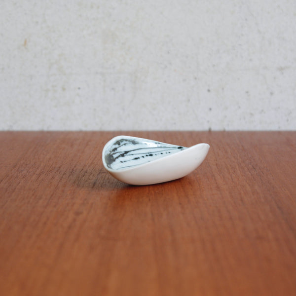 Collectible Postwar British dish by Susan Parkinson, Brabourne Lees pottery.