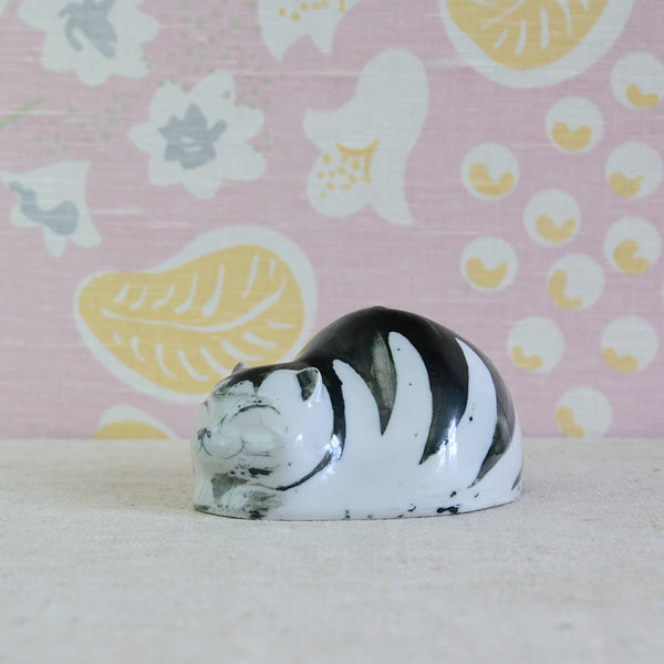 Susan Parkinson sleeping cat with characteristic loose and expressive ceramic decoration