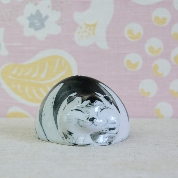 Susan Parkinson cat money box with fine incised lines and hand-decorated surface