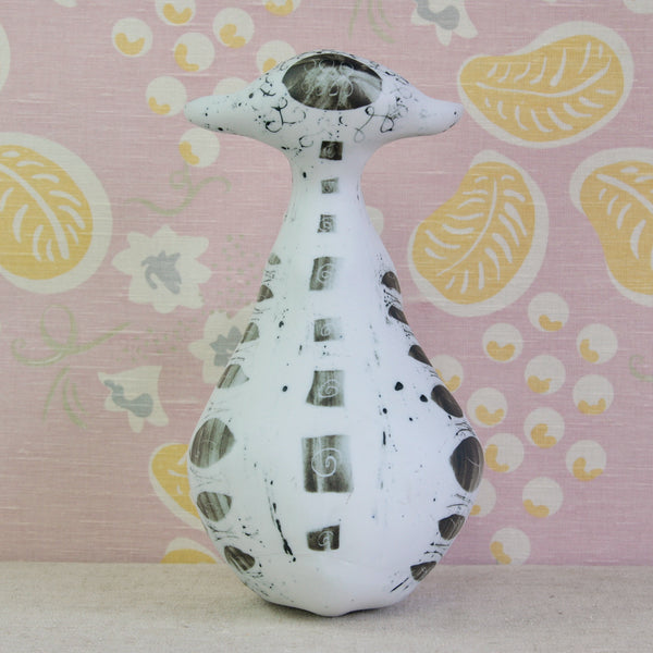 Head on shot of the back of a Susan Parkinson porcelain Sheep based on a heavily pregnant Greek ewe, circa 1954