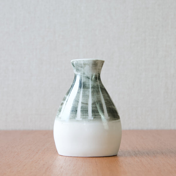 Slip-cast porcelain salt & pepper duo by Richard & Susan Parkinson, showcasing their commitment to Modernism, practicality, and exquisite craftsmanship.