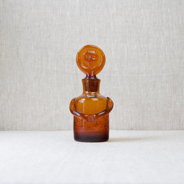 Iconic Modernist Swedish design from Erik Höglund, a 1960's amber glass 'People' decanter
