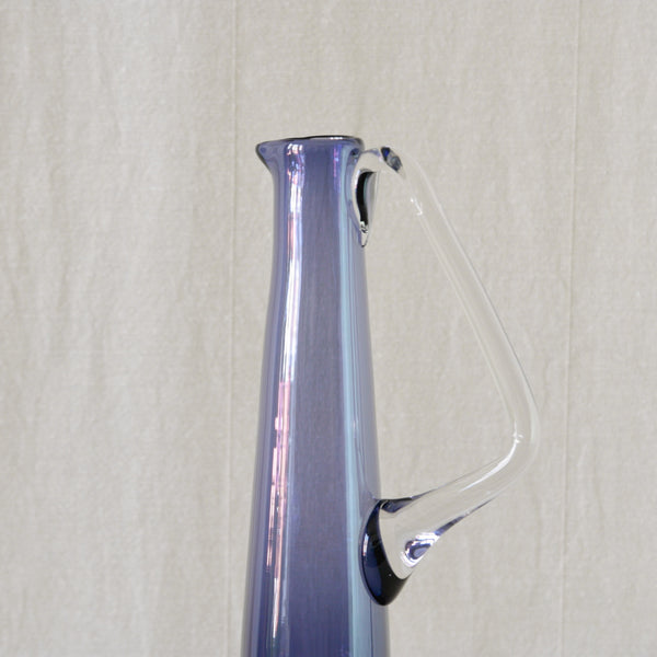 Tamara Aladin model 1749 lilac glass carafe, designed for Riihimäki in 1960 at the beginning of her career with the Finnish glassworks. Clear glass handle. 