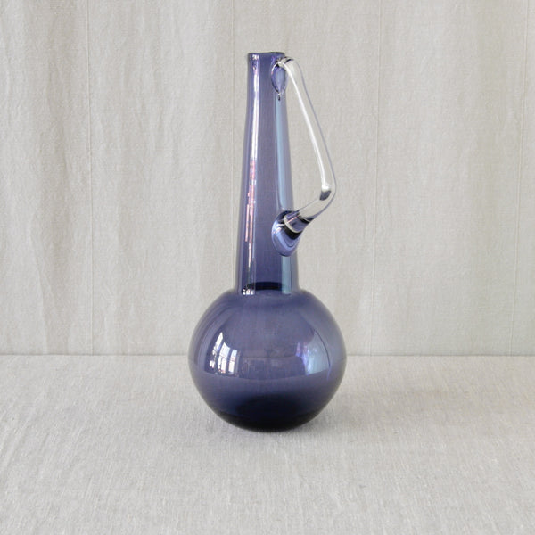1960 Finnish glass carafe by Tamara Aladin for Riihimäki, handmade in lilac glass with a tall, eye-catching geometric profile.