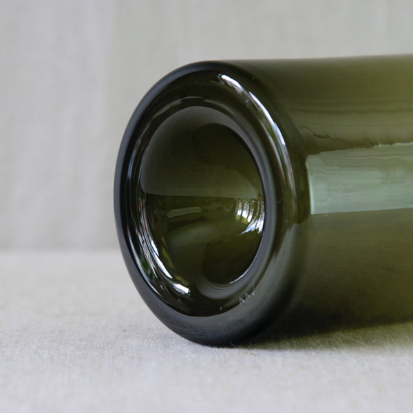 Tapio Wirkkala model 2507 Rengaskaula bottle for Iittala, detail image of the deep punt, like a wine bottle.