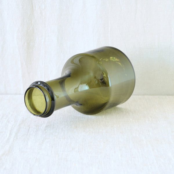 Tapio Wirkkala model 2508 Rengaskaula bottle for Iittala, an elegant example of Finnish Modernist coloured glass from 1959.