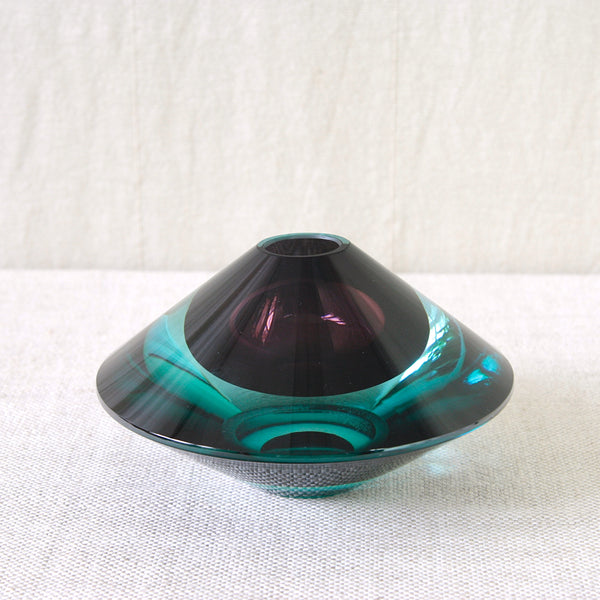 Top down view of rare 1956 Kaj Franck KF 235 Flying Saucer / UFO  (Lentävä lautanen) in purple and blue Finnish art glass, photographed for Art & Utility design gallery in the United Kingdom.
