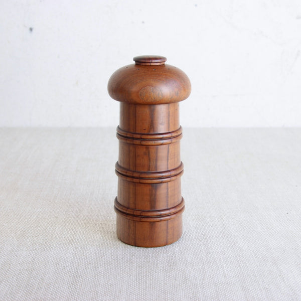 Vintage 1960s Jens Quistgaard Model 892 pepper mill in gloriously grained teak wook. Made by Dansk Designs in Denmark in the 1960s.