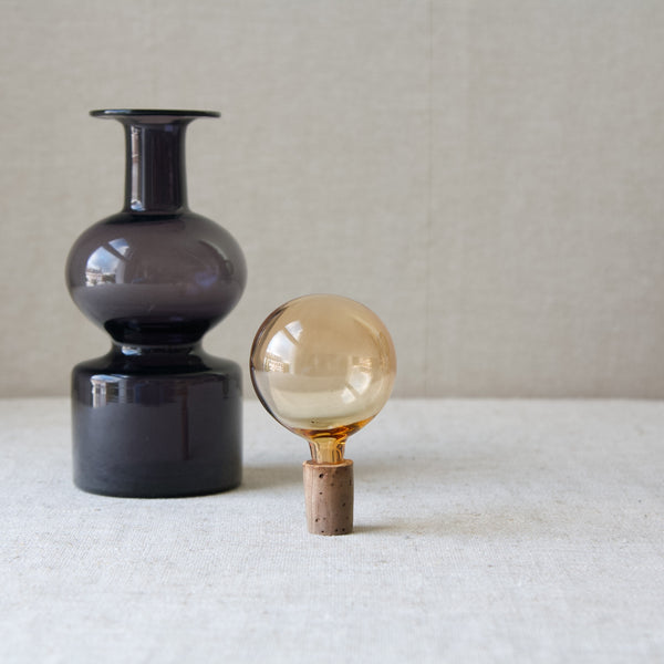 The decanter bottle and stopper of a Model KF 500, KF 1500 'Kremlin Kellot' or 'Kremlin Bells' decanter stood apart. Design by Kaj Franck for Nuutajärvi glassworks.