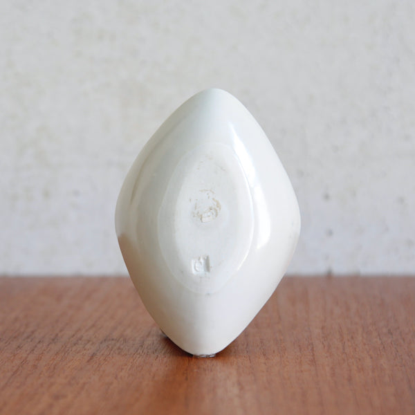 Reverse side of a Mid-century British Modernist dish by Susan Parkinson, soft diamond shape. Signed 'e'.