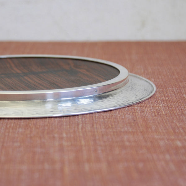 Close up of the underside edge of a Finnish Modernist tray designed by Tapio Wirkkala and produced by Kultakeskus, model TW142