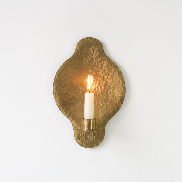 Quatrefoil-shaped brass wall sconce, embodying a symbol of luck and harmony.